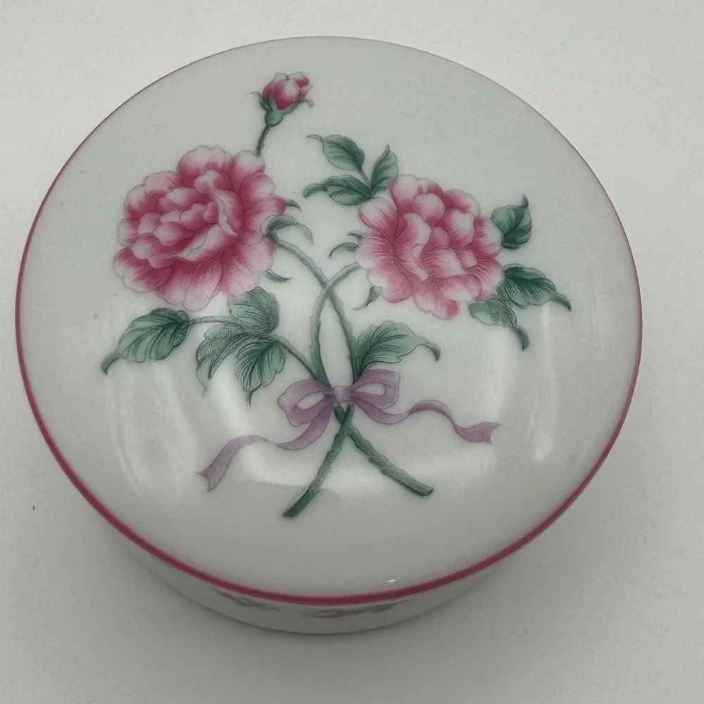 Vintage Japanese Porcelain‎ Trinket Box Floral Roses Lidded Dish